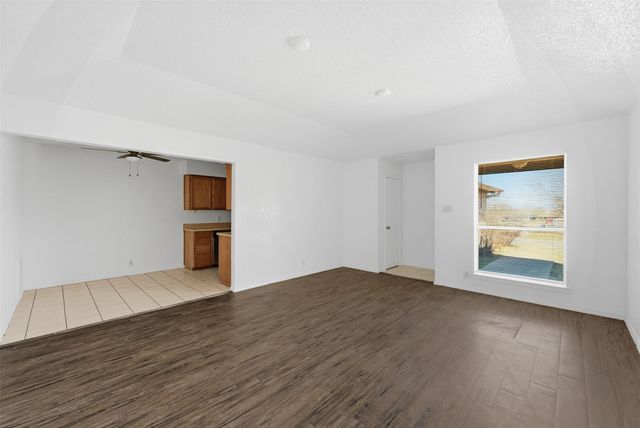 6833 S Creek Drive, Fort Worth, TX 76133