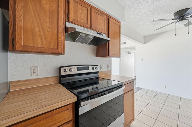 6833 S Creek Drive, Fort Worth, TX 76133