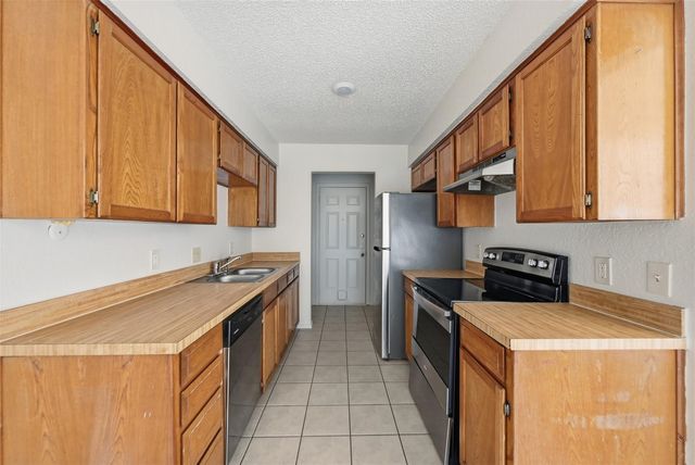 6833 S Creek Drive, Fort Worth, TX 76133