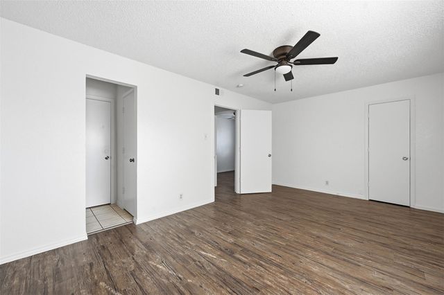 6833 S Creek Drive, Fort Worth, TX 76133