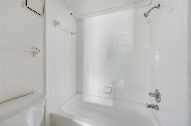 6833 S Creek Drive, Fort Worth, TX 76133