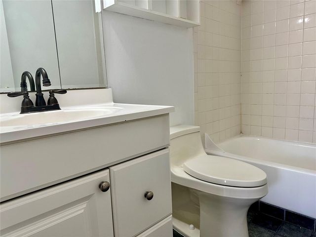 946 LAKE DESTINY ROAD E, Altamonte Springs, FL 32714