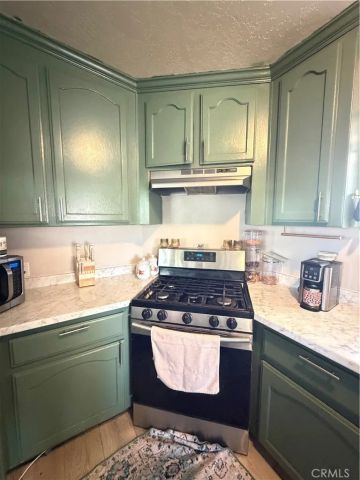10623 4th, Hesperia, CA 92345