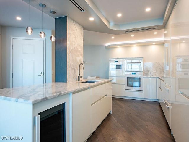 4651 Gulf Shore BLVD N 1102, Naples, FL 34103