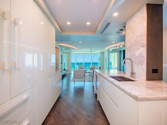 4651 Gulf Shore BLVD N 1102, Naples, FL 34103