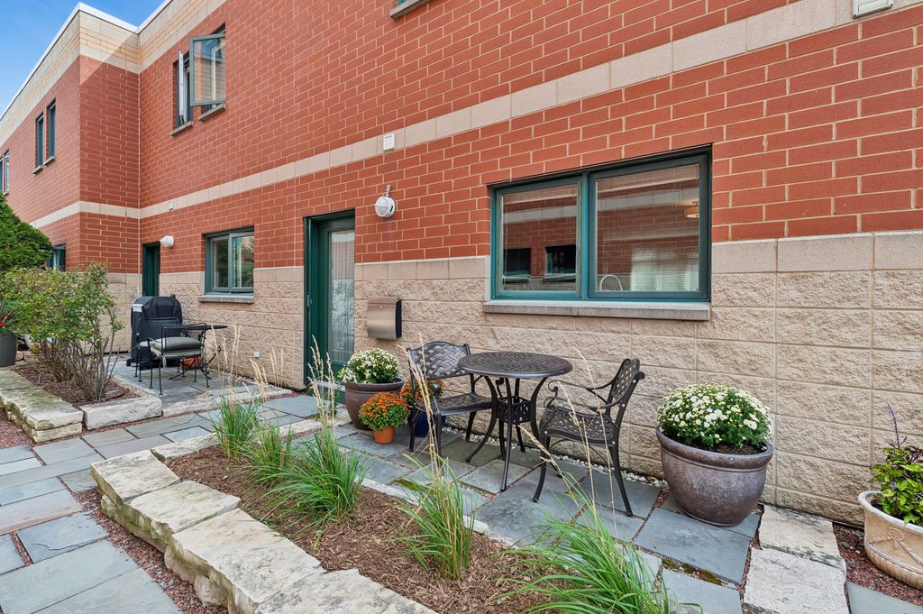 1889 Maple Avenue E2, Evanston, IL 60201 — photo 2