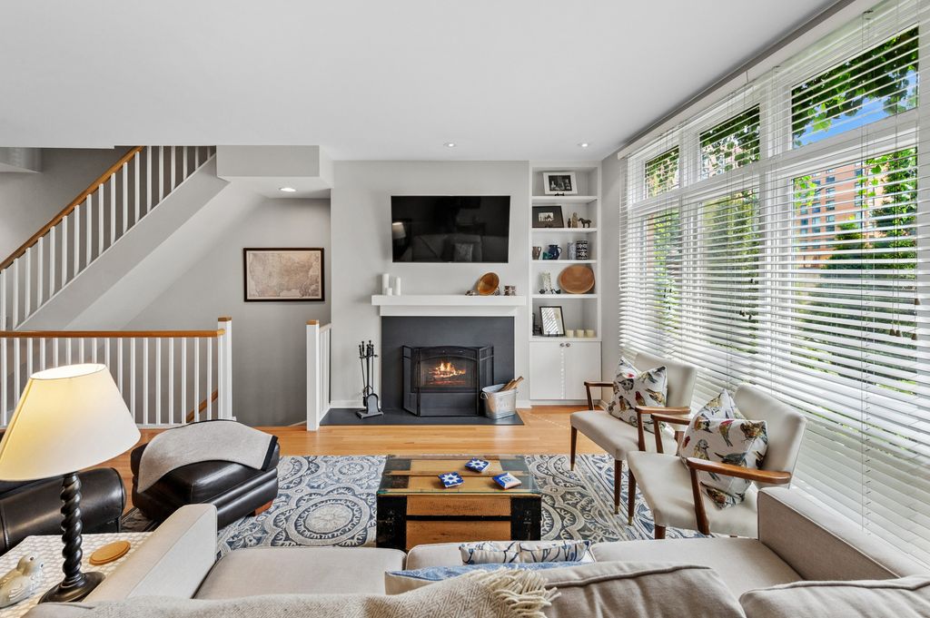 1889 Maple Avenue E2, Evanston, IL 60201 — photo 5
