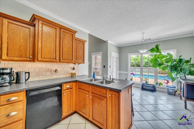 124 Roseine Drive, Warner Robins, GA 31088