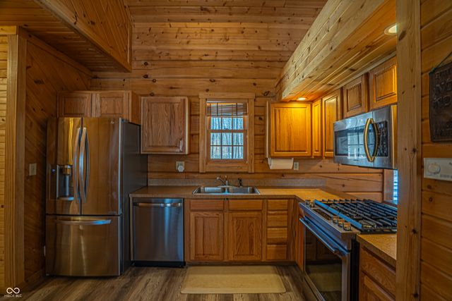 8277 E Lake Shore Drive, Rockville, IN 47872