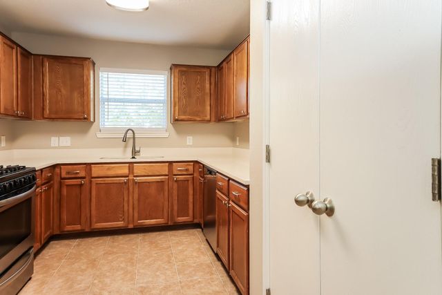 10005 Sterling Place Drive, Conroe, TX 77303