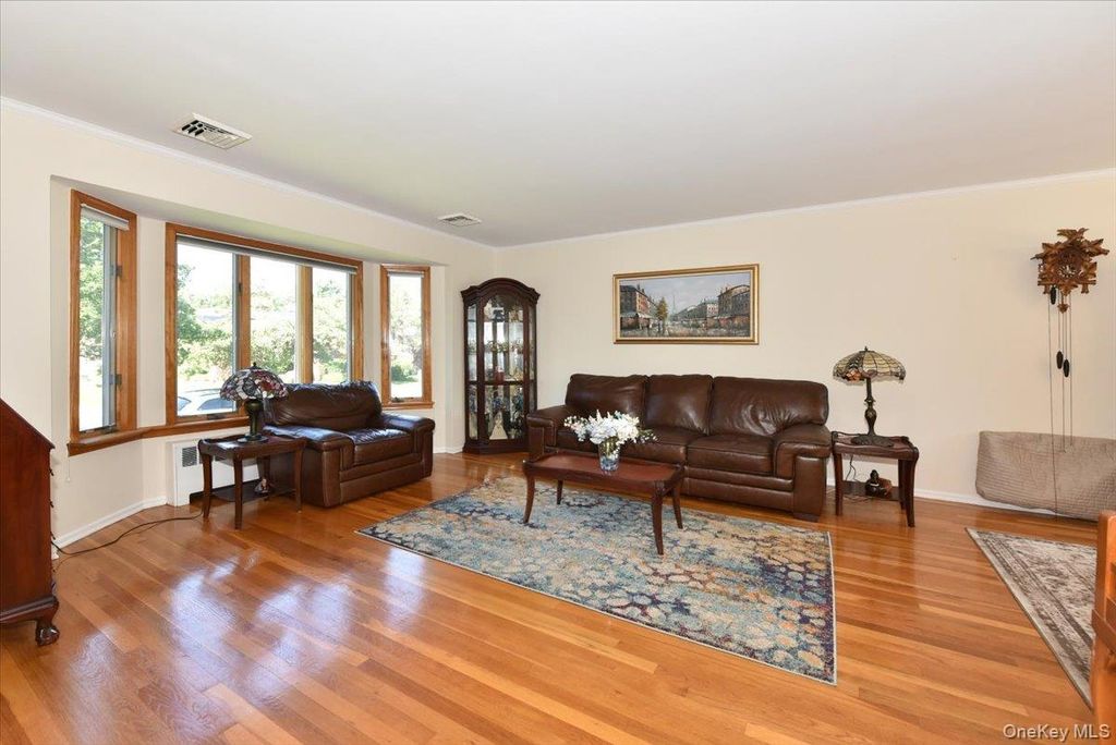 70 Glenwood Road, Plainview, NY 11803 — photo 5