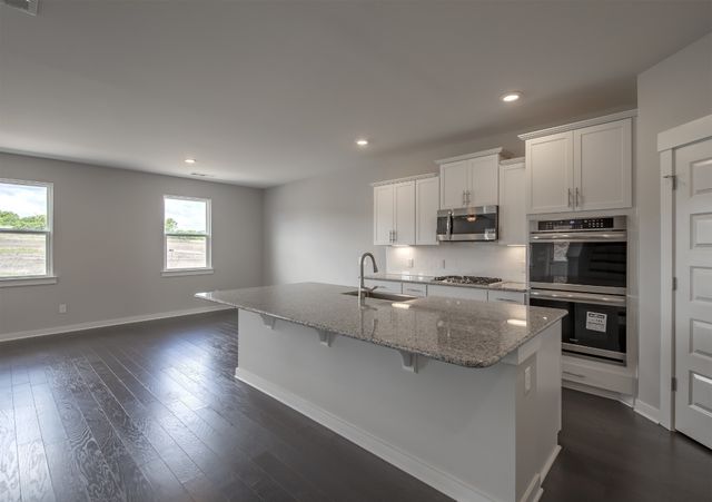 832 Rockwell Dr, Hendersonville, TN 37075