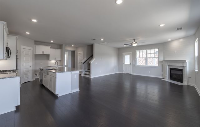 832 Rockwell Dr, Hendersonville, TN 37075