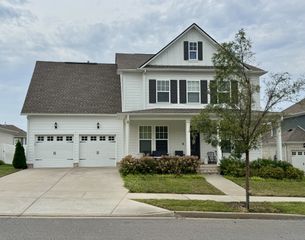 832 Rockwell Dr, Hendersonville, TN 37075