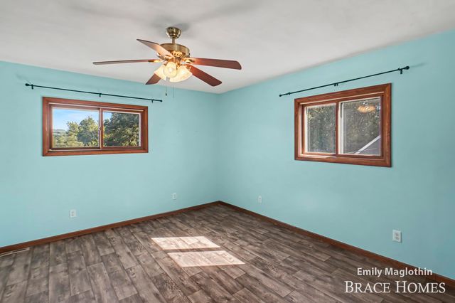 9422 Sparta Avenue NW, Sparta, MI 49345