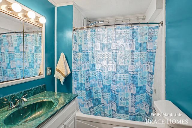 9422 Sparta Avenue NW, Sparta, MI 49345