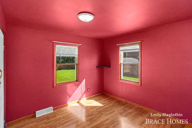9422 Sparta Avenue NW, Sparta, MI 49345