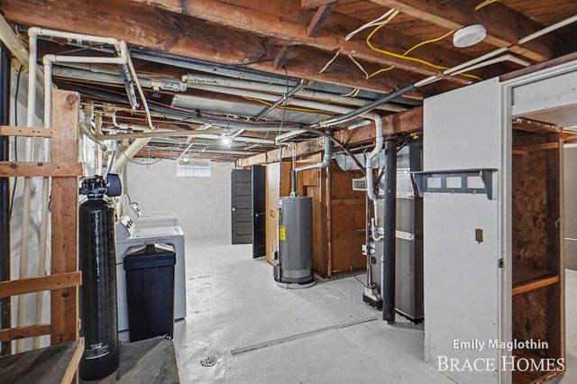 9422 Sparta Avenue NW, Sparta, MI 49345