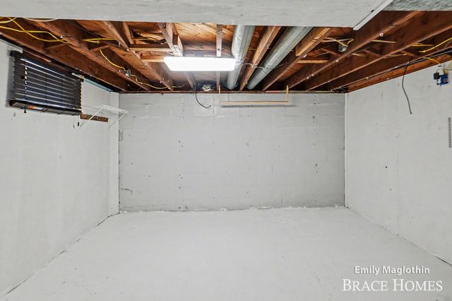 9422 Sparta Avenue NW, Sparta, MI 49345