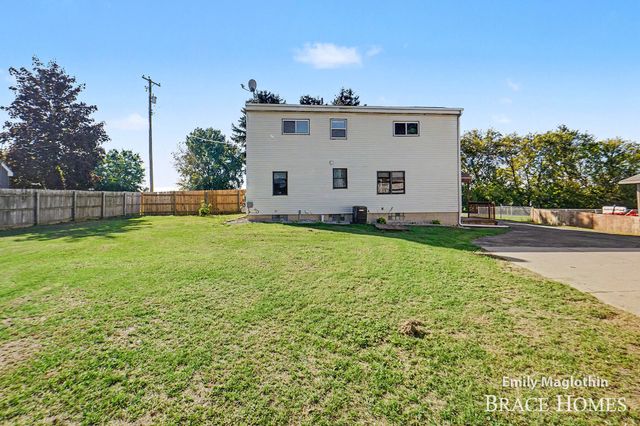 9422 Sparta Avenue NW, Sparta, MI 49345
