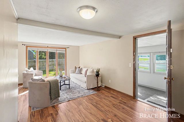 9422 Sparta Avenue NW, Sparta, MI 49345