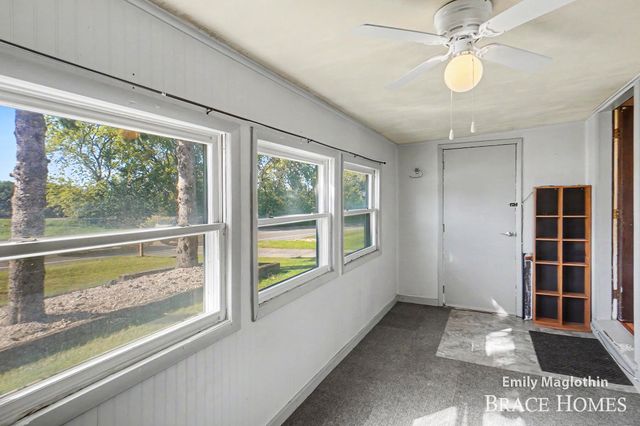 9422 Sparta Avenue NW, Sparta, MI 49345