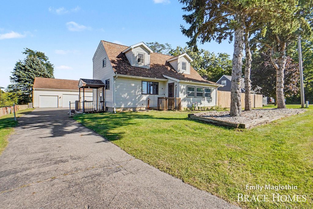 9422 Sparta Avenue NW, Sparta, MI 49345
