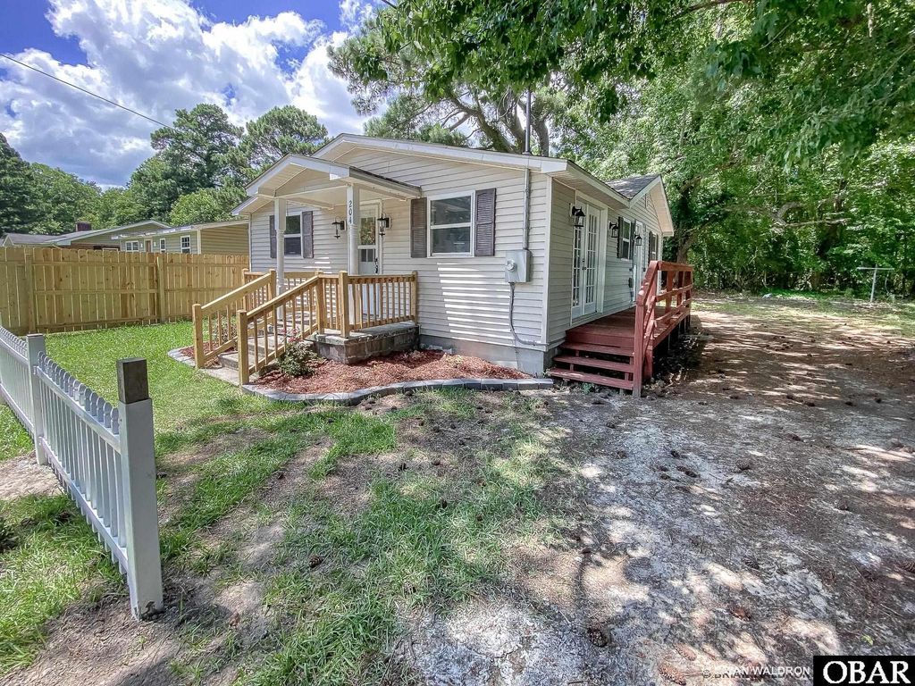 204 Pinewood Ave, Elizabeth City, NC 27909