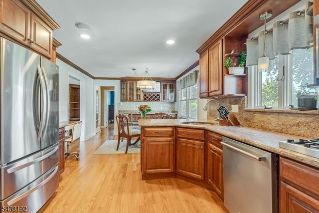 15 Harvey Dr, Summit City, NJ 07901