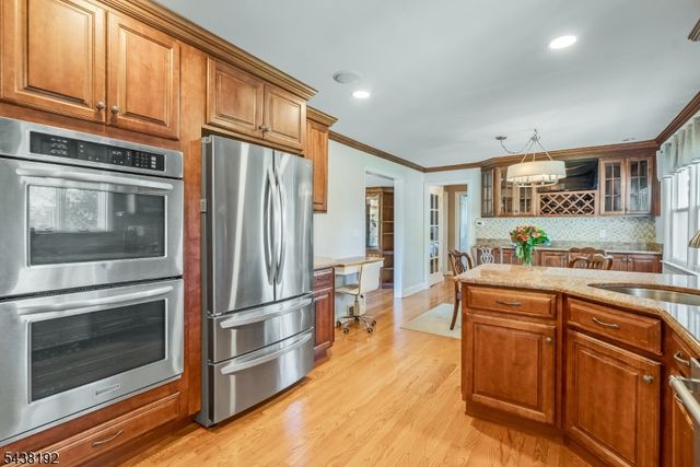 15 Harvey Dr, Summit City, NJ 07901