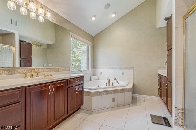 15 Harvey Dr, Summit City, NJ 07901