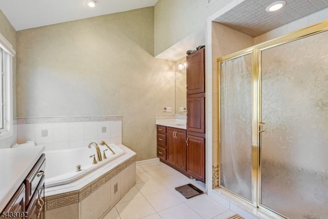 15 Harvey Dr, Summit City, NJ 07901