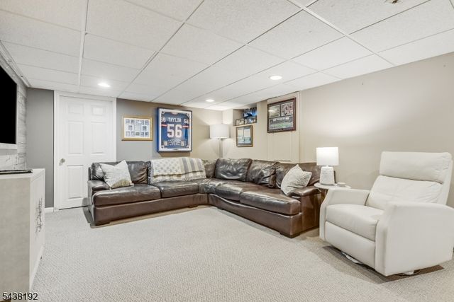 15 Harvey Dr, Summit City, NJ 07901
