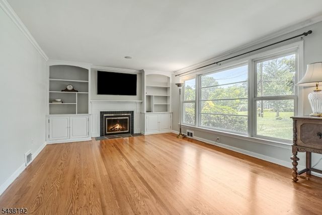 15 Harvey Dr, Summit City, NJ 07901