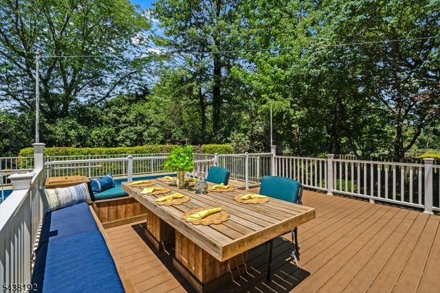15 Harvey Dr, Summit City, NJ 07901