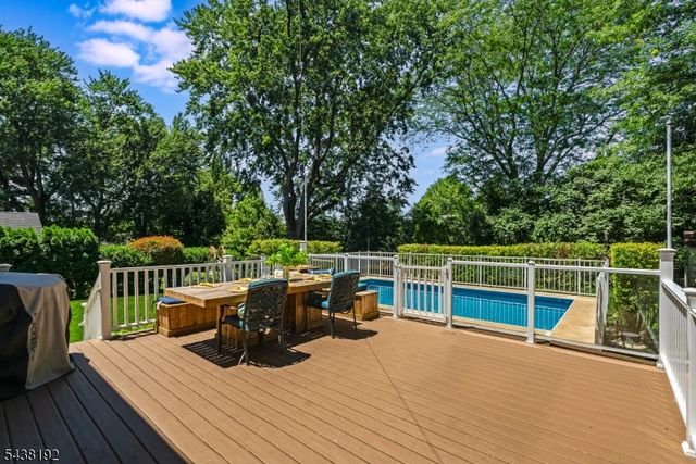 15 Harvey Dr, Summit City, NJ 07901