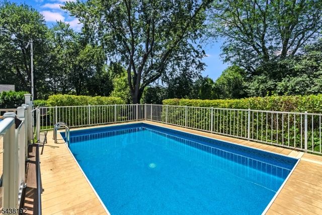 15 Harvey Dr, Summit City, NJ 07901