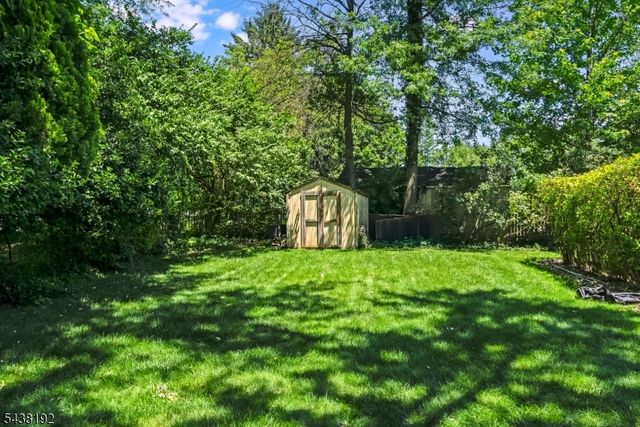 15 Harvey Dr, Summit City, NJ 07901