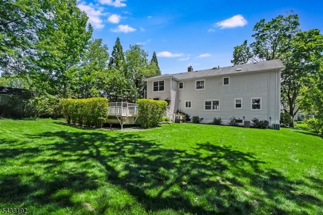 15 Harvey Dr, Summit City, NJ 07901