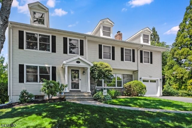 15 Harvey Dr, Summit City, NJ 07901