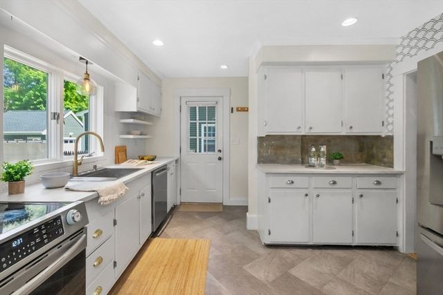 48 Belvidere Ave, Framingham, MA 01701