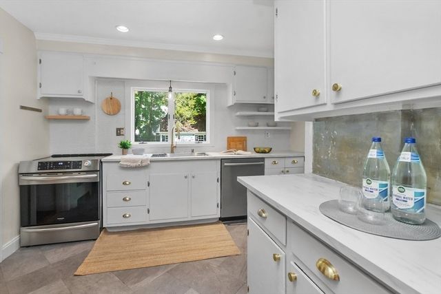 48 Belvidere Ave, Framingham, MA 01701