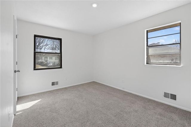 309 SE Avon Street, Blue Springs, MO 64014