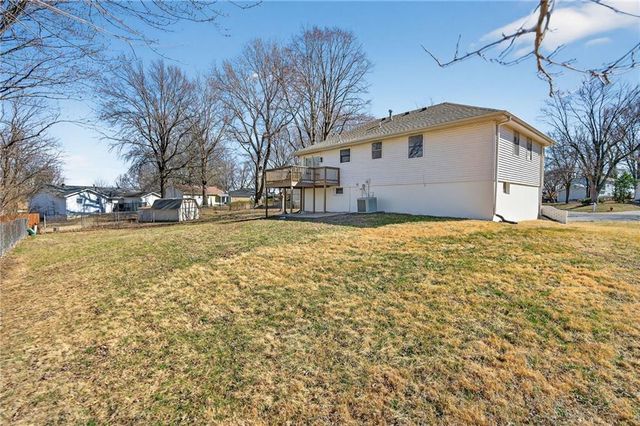 309 SE Avon Street, Blue Springs, MO 64014