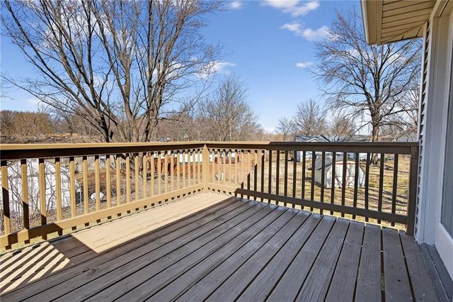 309 SE Avon Street, Blue Springs, MO 64014