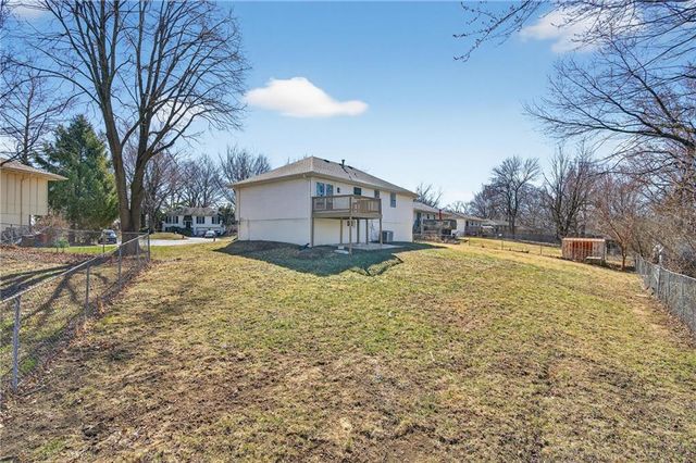 309 SE Avon Street, Blue Springs, MO 64014