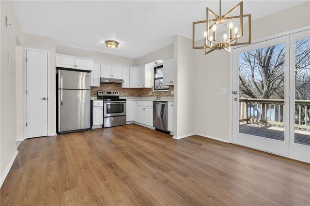 309 SE Avon Street, Blue Springs, MO 64014