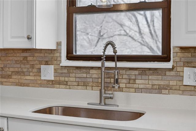 309 SE Avon Street, Blue Springs, MO 64014