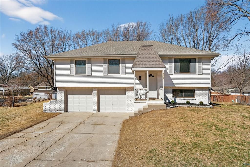 309 SE Avon Street, Blue Springs, MO 64014