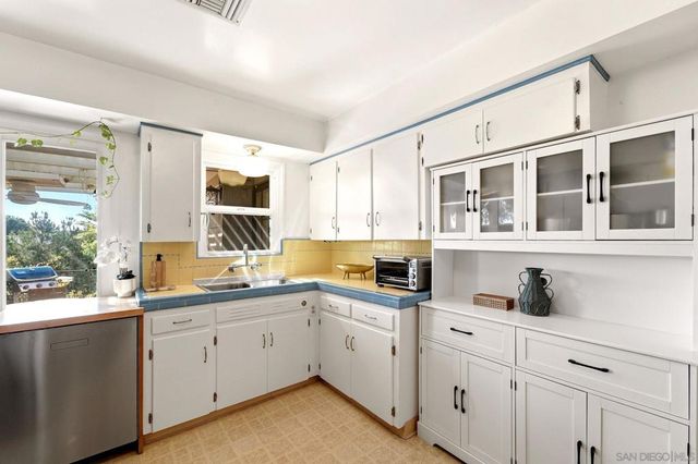 4804 60th St, San Diego, CA 92115